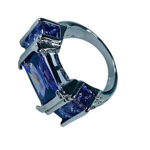 Fashion Ring 7.5 Purple Faceted Stones Silver Color Band Rhinestone Accents